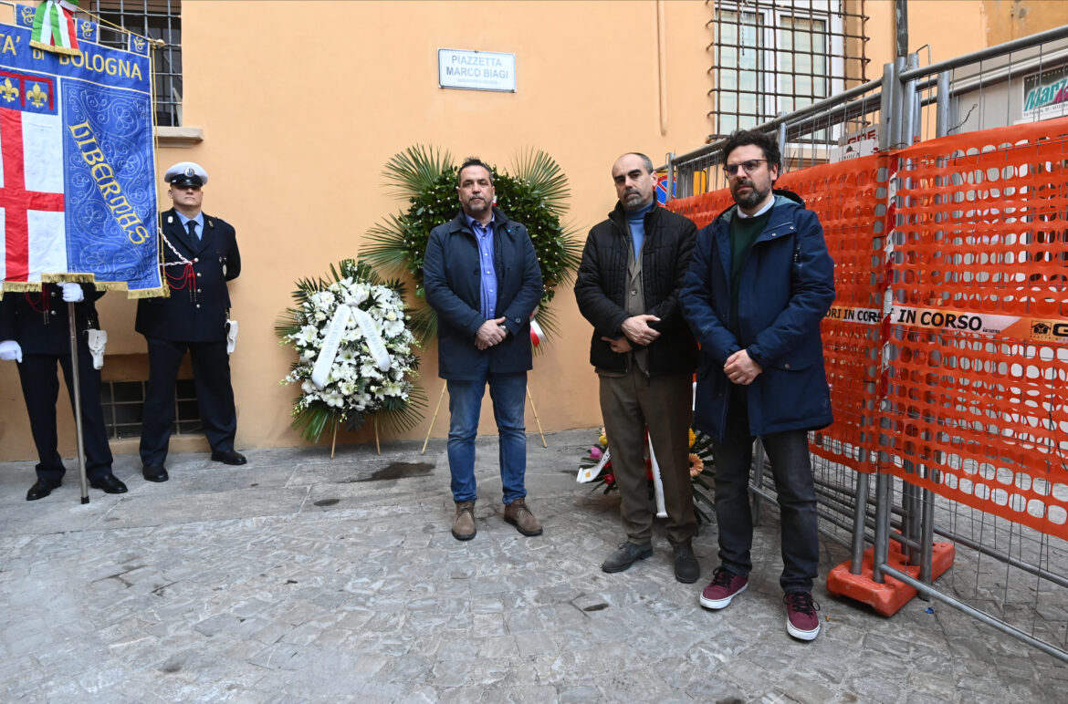 Cgil-Cisl-Uil: anniversario omicidio Marco Biagi,  deposizione corona