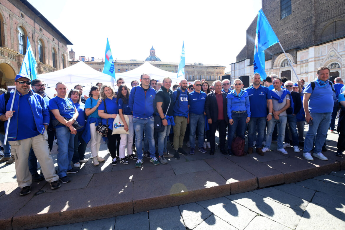 Zeromortisullavoro: Veronese (Uil), Zignani (Ital UIL), Borghetti (UIL ER) in piazza a Bologna (Foto: Gianni Schicchi)